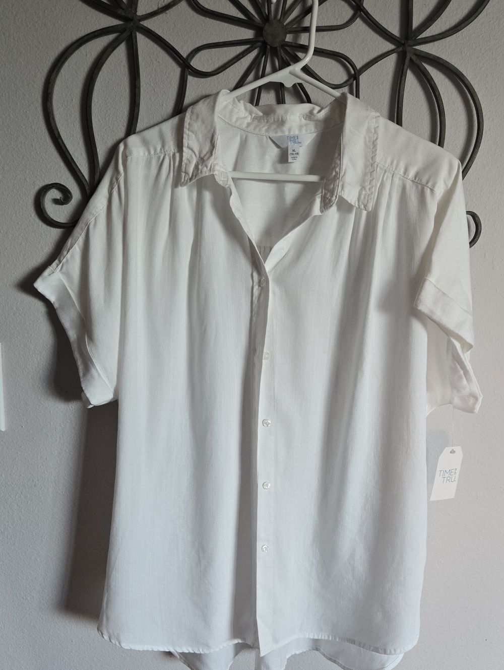Time and Tru White Short-Sleeve Button-Down Shirt